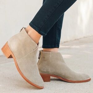 NIB Soludos Discontinued Venetian Bootie ankle beige Suede leather size 6